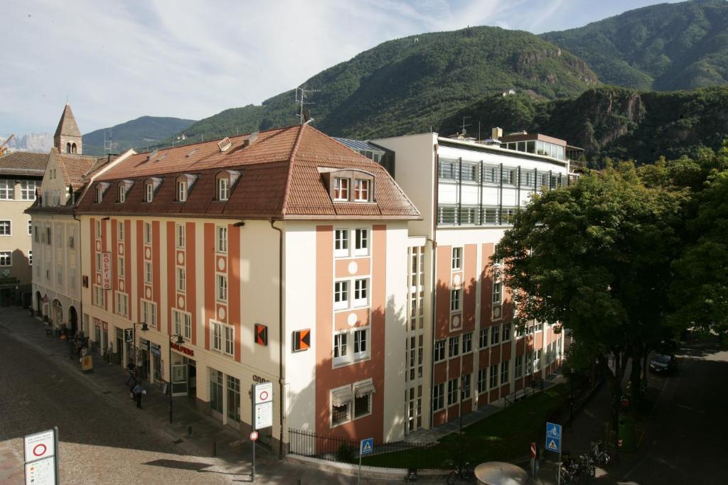 Kolpinghaus Bolzano Hotel Bagian luar foto